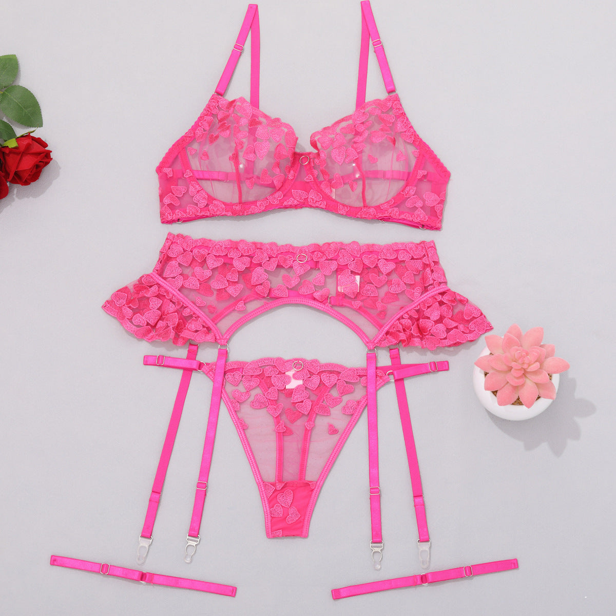 Ensemble de sous-vêtements avec bretelles brodées