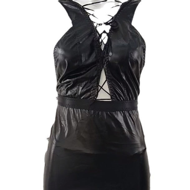 Lingerie à lacets en cuir