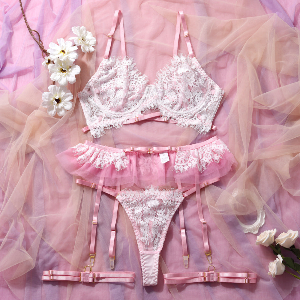 Lingerie sexy en dentelle avec nœud