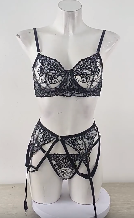 Ensemble de Lingerie Rouge en Dentelle Brodée avec porte-jarretelles